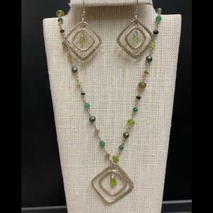 Sterling silver necklace and earrings with peridot beads and black pearls